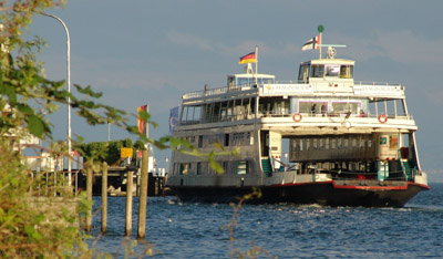 Bodenseefaehre im Hafen von Meersburg