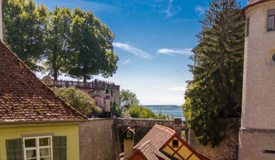 Bodensee - Blick zwischen Burg und Schloss Meersburg